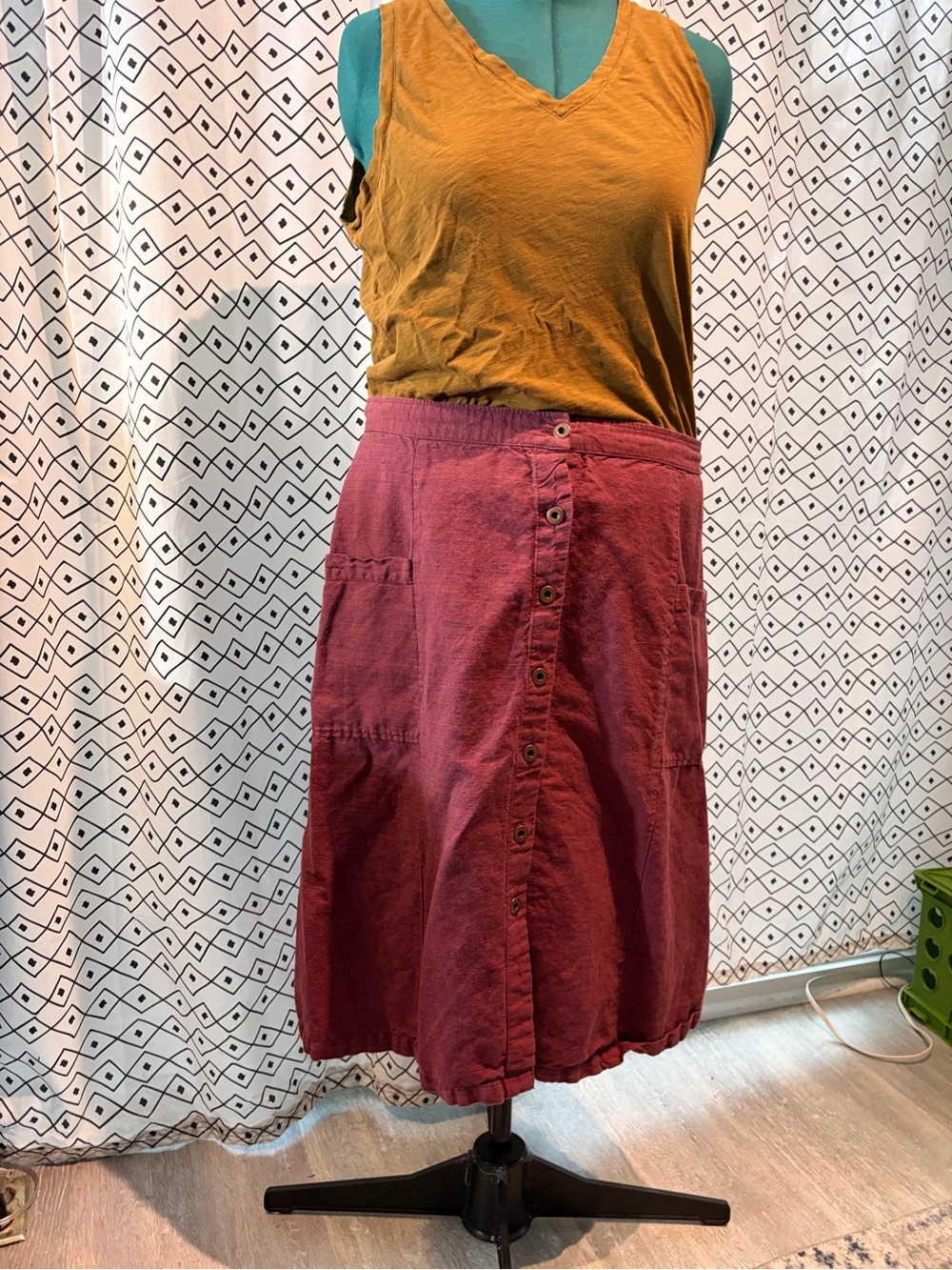Gudrun Sjoden midi button down skirt. Linen cotton blend. Burgundy xl